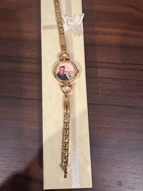 Elvis Gold-Tone Women's Heart Link Bracelet Watch - Photo Dial